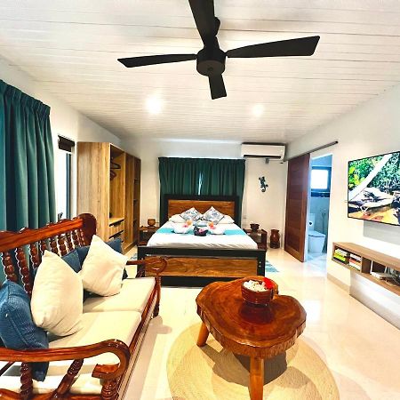 Le Port Guest House Baie Sainte Anne Buitenkant foto