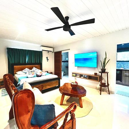 Le Port Guest House Baie Sainte Anne Buitenkant foto